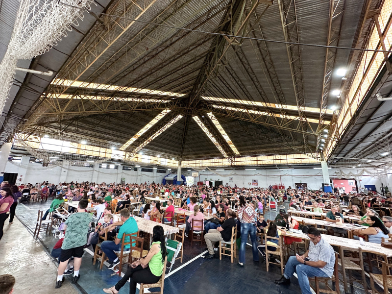 Mais de mil pessoas marcaram presença na Festa dos Comerciários